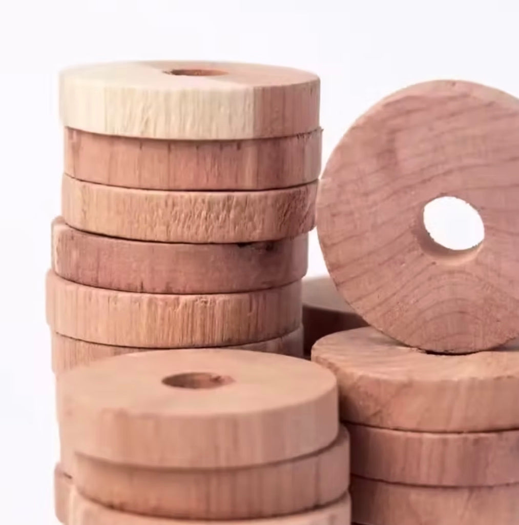 Lil’_Bit_Better_Australian_Red_Cedar_Wood_Clothes_Hanger_Discs_5Pk